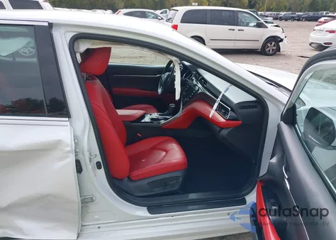 2019 Toyota Camry Xse z USA, uszkodzony, nr VIN 4T1B61HK8KU706711